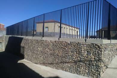 Muro de contención, Gargantilla, Vías y Estructuras